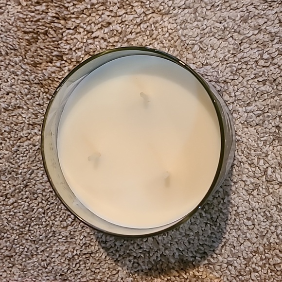 FROSTED FOREST 3 Wick Candle Bath & Body Works - Picture 3 of 6